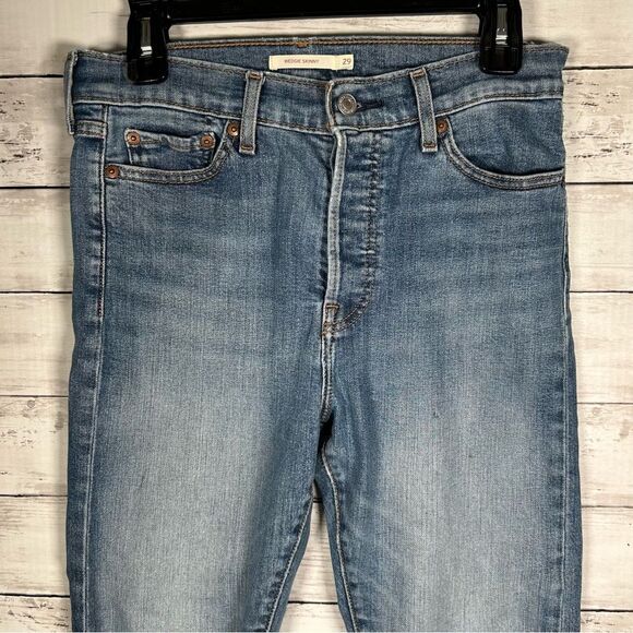 Levi's Women's Wedgie Skinny Jeans Raw Hem Button Fly Size 29 - Picture 3 of 10